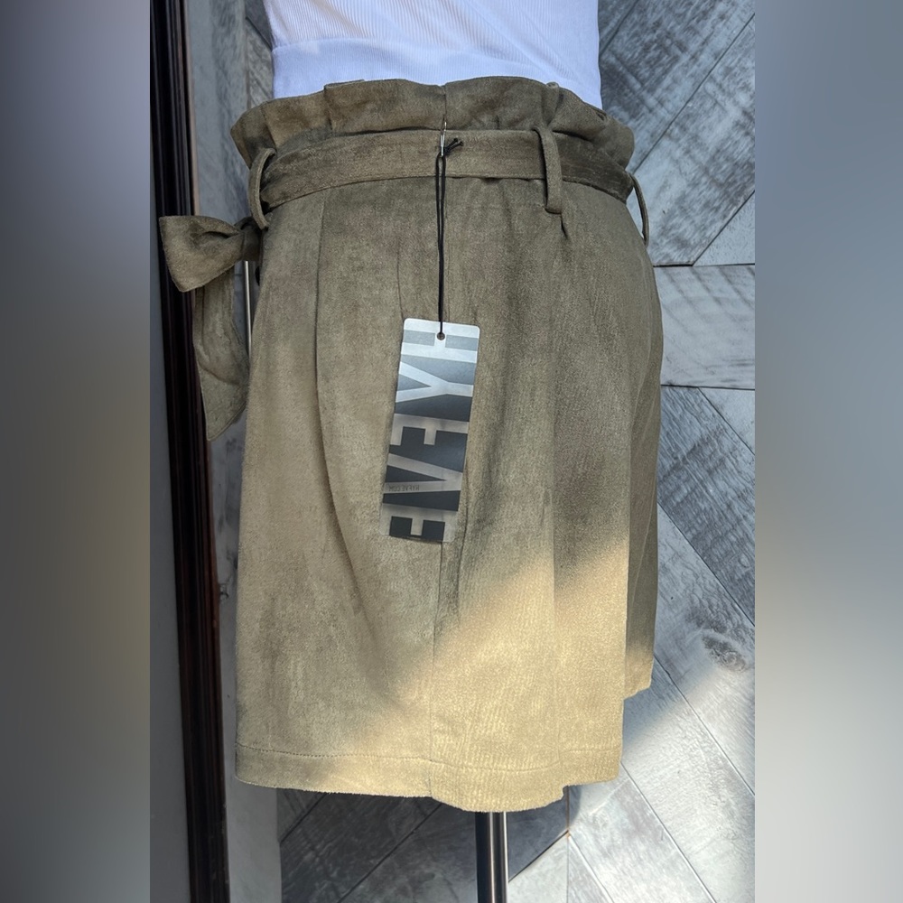 HYFVE NWT FAUX SUEDE PAPER BAG WAIST SHORTS WITH POCKETS . - Picture 5 of 8